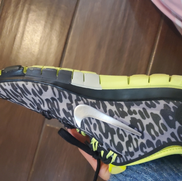 Nike Free Run lime green gray and black in size 6 in great condition - Picture 3 of 4